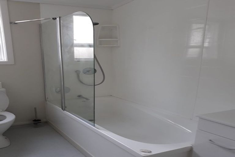 Photo of property in 3-5 Knoll Street, Island Bay, Wellington, 6023