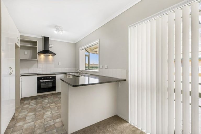 Photo of property in 30 Etherton Drive, Weymouth, Auckland, 2103