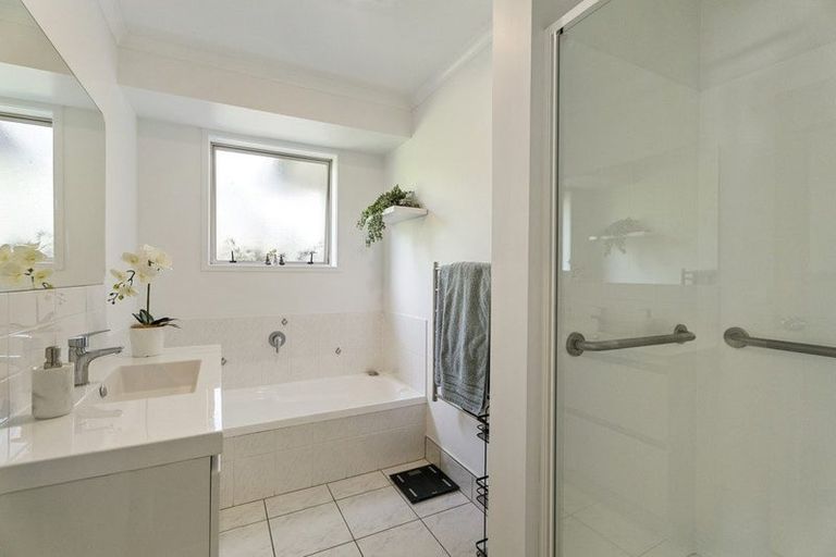 Photo of property in 2/22 Ellenbury Place, Stanmore Bay, Whangaparaoa, 0932