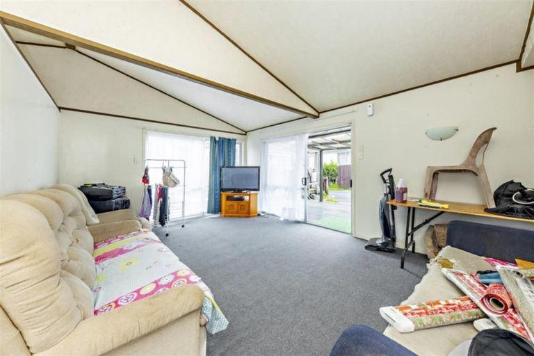 Photo of property in 3 Pushon Place, Clendon Park, Auckland, 2103
