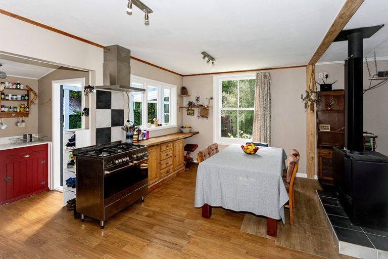 Photo of property in 15 High Street, Hawarden, 7385