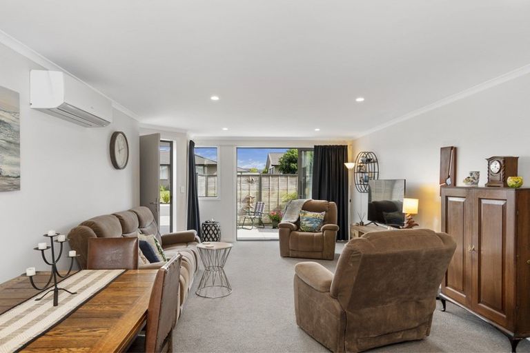 Photo of property in Waterview Estate, 32/4 Greystone Place, Omokoroa, 3114