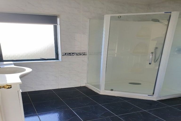 Photo of property in 3 Boeing Place, Goodwood Heights, Auckland, 2105