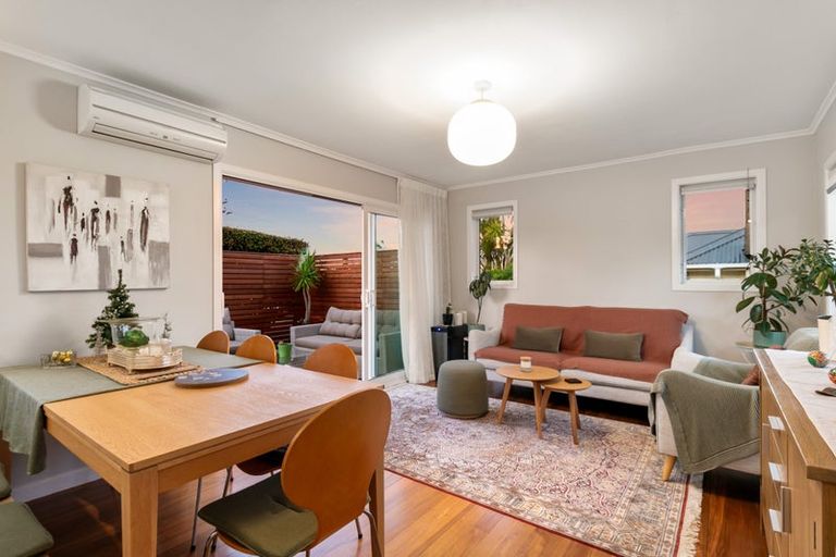 Photo of property in 1/53 Verran Road, Birkenhead, Auckland, 0626