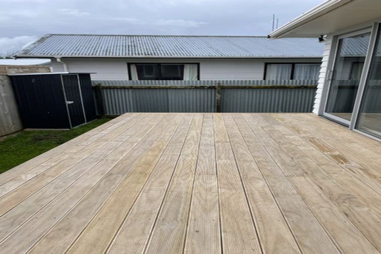 Photo of property in 102 Ryder Crescent, Levin, 5510