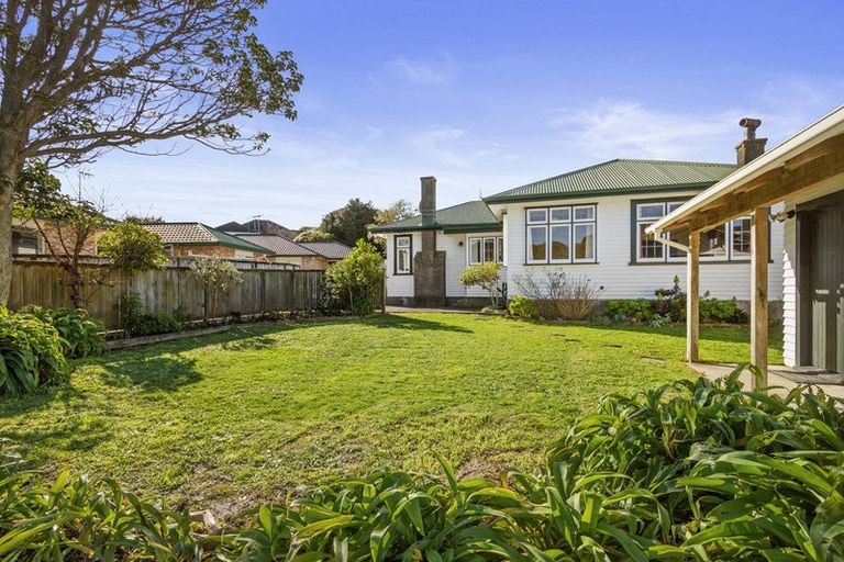 Photo of property in 1d Kereru Bend, Tawa, Wellington, 5028