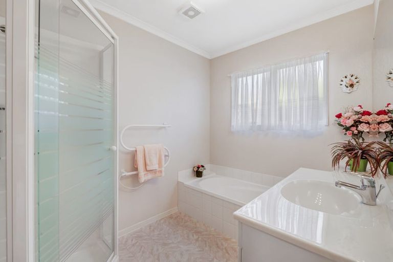 Photo of property in 29 Westminster Gardens, Unsworth Heights, Auckland, 0632