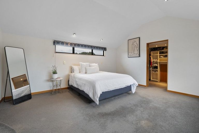 Photo of property in 33 Ruapehu Drive, Fitzherbert, Palmerston North, 4410