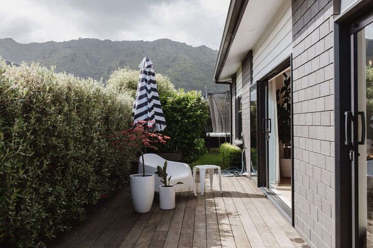 Photo of property in 72 Waipunahau Road, Waikanae, 5036