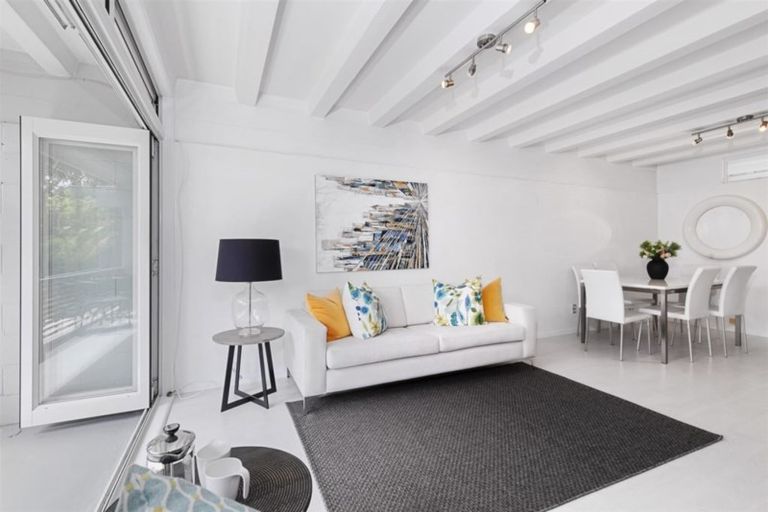 Photo of property in 15/73 Princes Street, Northcote Point, Auckland, 0627