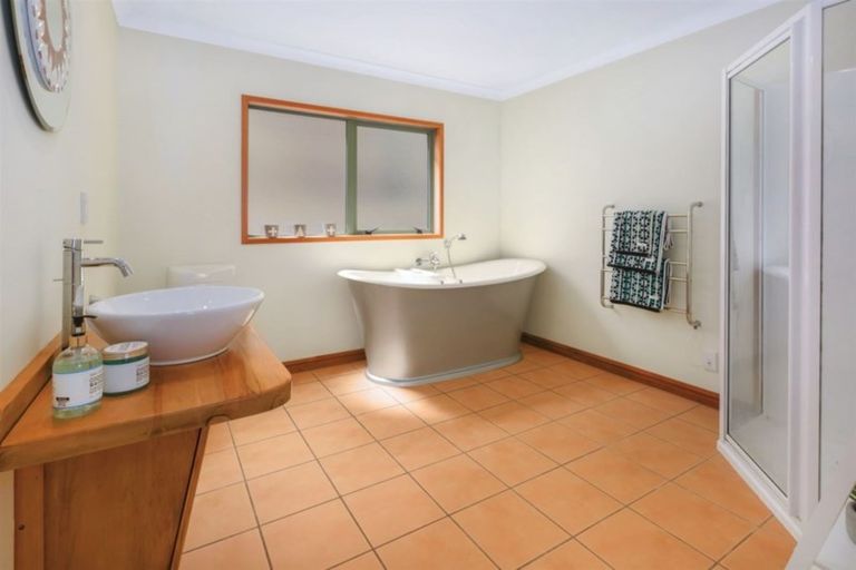 Photo of property in 10 Ocean Parade, Pukerua Bay, 5026