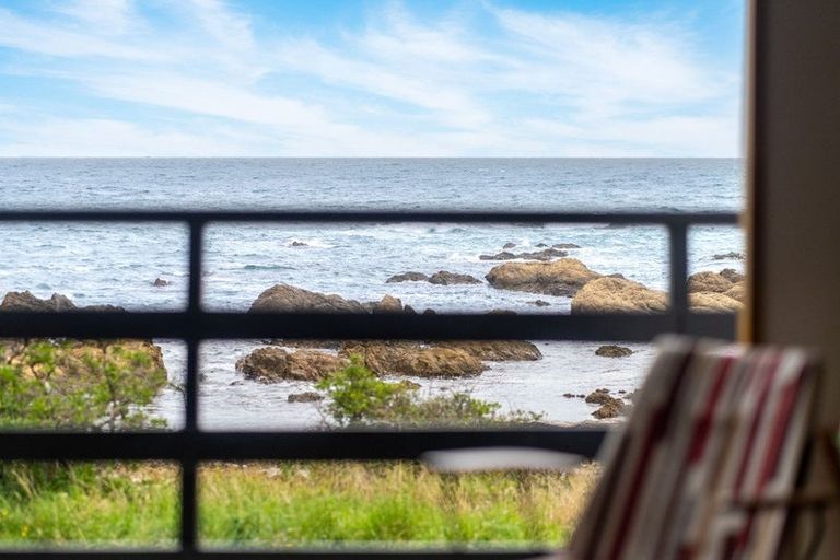 Photo of property in 158 The Esplanade, Houghton Bay, Wellington, 6023