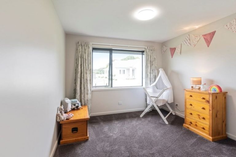 Photo of property in 18 Ohau Gravels Way, Ohau, Levin, 5570