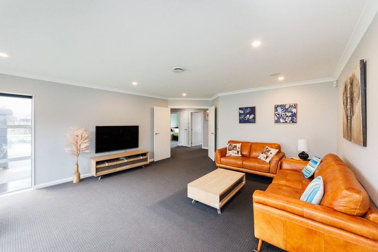 Photo of property in 7 Galea Grove, Kelvin Grove, Palmerston North, 4414