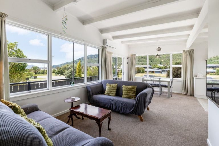 Photo of property in 30 Beach Road, Waikawa, Picton, 7220