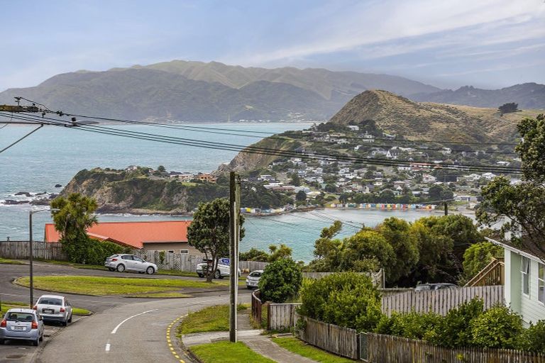 Photo of property in 45 Hiwi Crescent, Titahi Bay, Porirua, 5022
