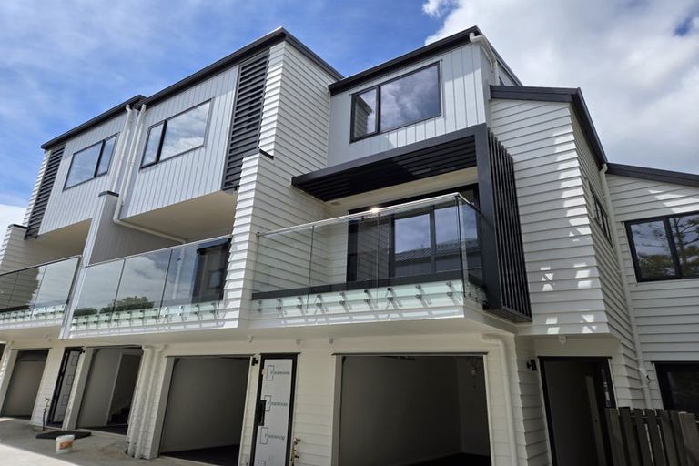 Photo of property in 7/13 Fairdale Place, Birkdale, Auckland, 0626