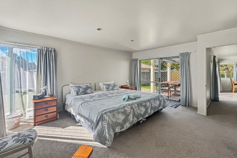Photo of property in 4 Capricorn Place, Kawaha Point, Rotorua, 3010