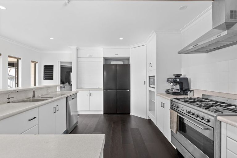 Photo of property in 2 Dallinger Street, St Andrews, Hamilton, 3200