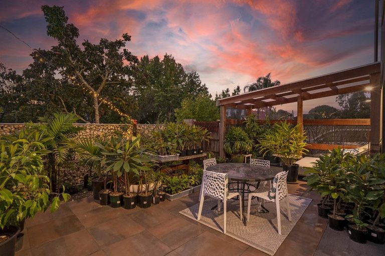 Photo of property in 6 Robinson Road, Whitianga, 3510