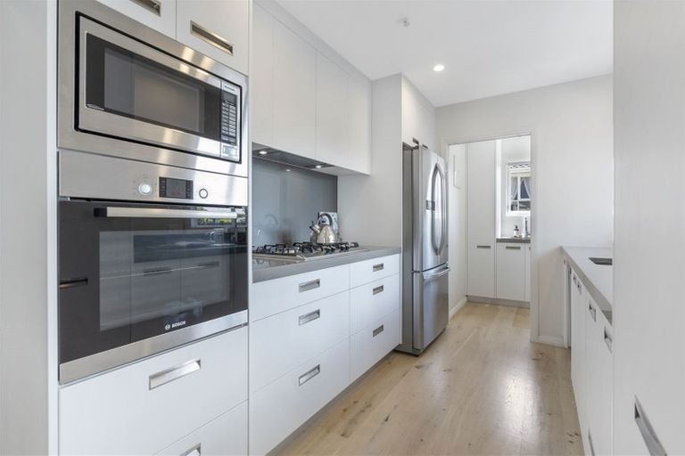 Photo of property in 3 Ussher Place, Pakuranga Heights, Auckland, 2010