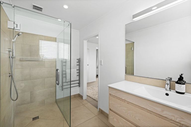 Photo of property in 42 Busby Hill, Havelock North, 4130