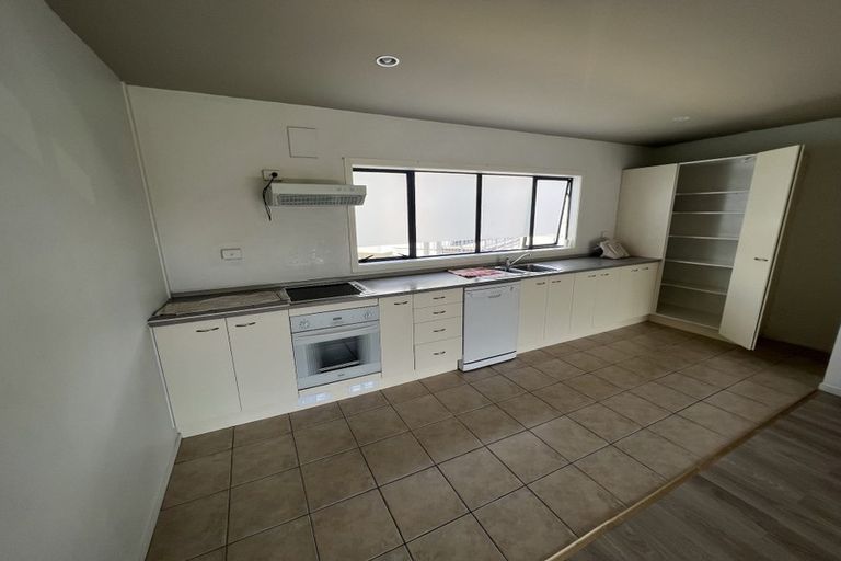 Photo of property in Krisley Court, 12/6 Ambrico Place, New Lynn, Auckland, 0600