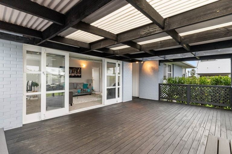 Photo of property in 24 Tairere Crescent, Rosehill, Papakura, 2113