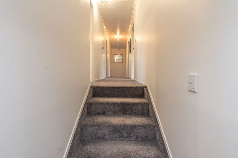 Photo of property in 35 Weraroa Road, Waverley, 4510