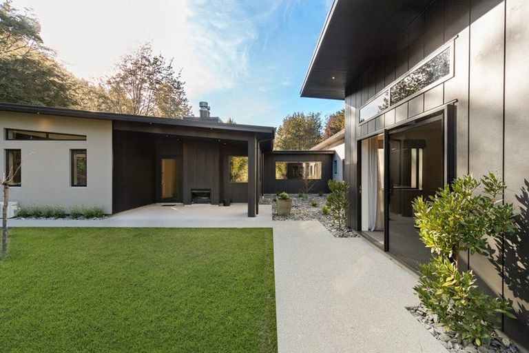 Photo of property in 13 Arbor Lane, Mount Creighton, Queenstown, 9371