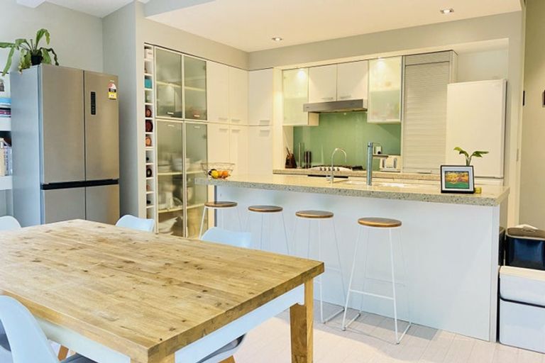 Photo of property in 20c Konini Road, Titirangi, Auckland, 0604