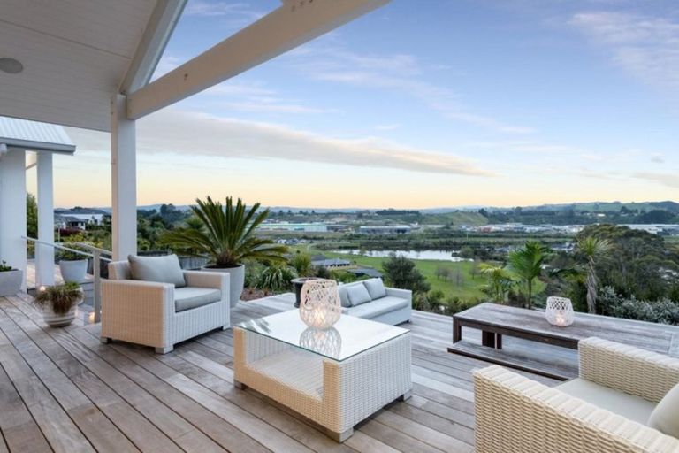 Photo of property in 7 Broadwater Close, Pyes Pa, Tauranga, 3112