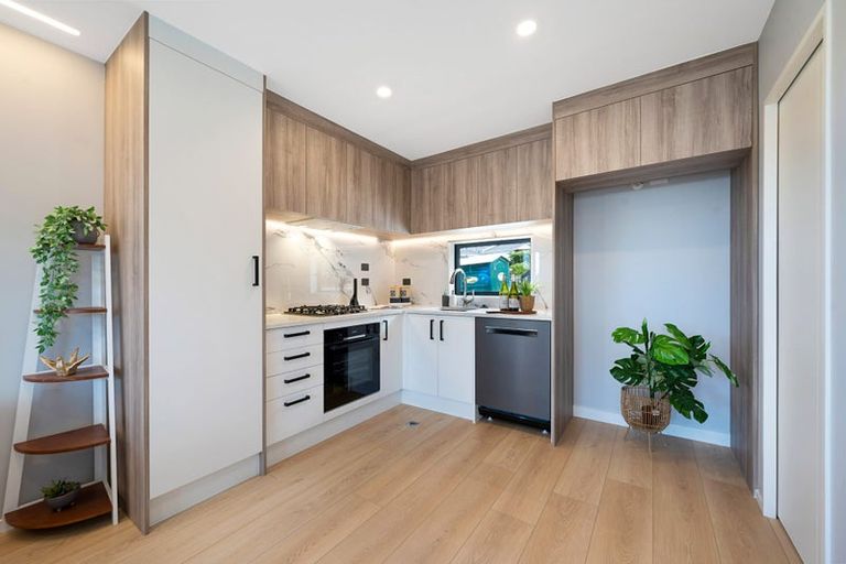 Photo of property in 1 Tacitus Place, Totara Vale, Auckland, 0629