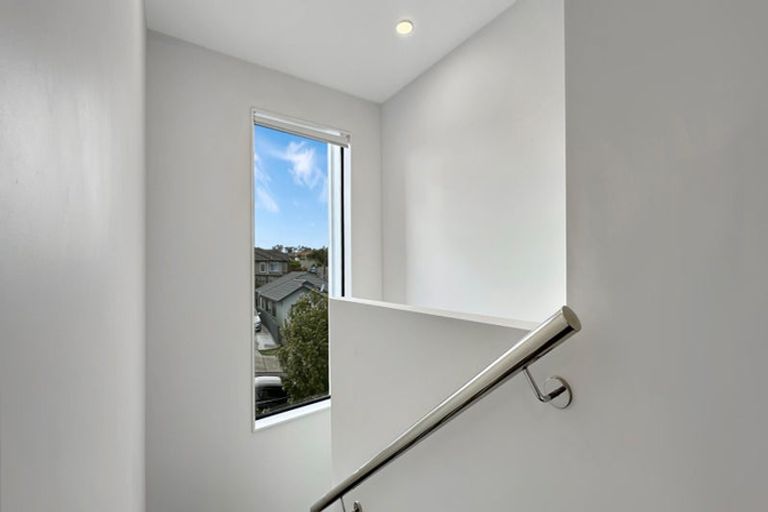 Photo of property in 140 Tiriwa Drive, Massey, Auckland, 0614