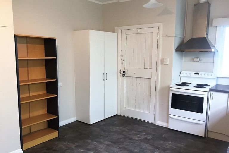 Photo of property in 9 Upper Lewisville Terrace, Thorndon, Wellington, 6011