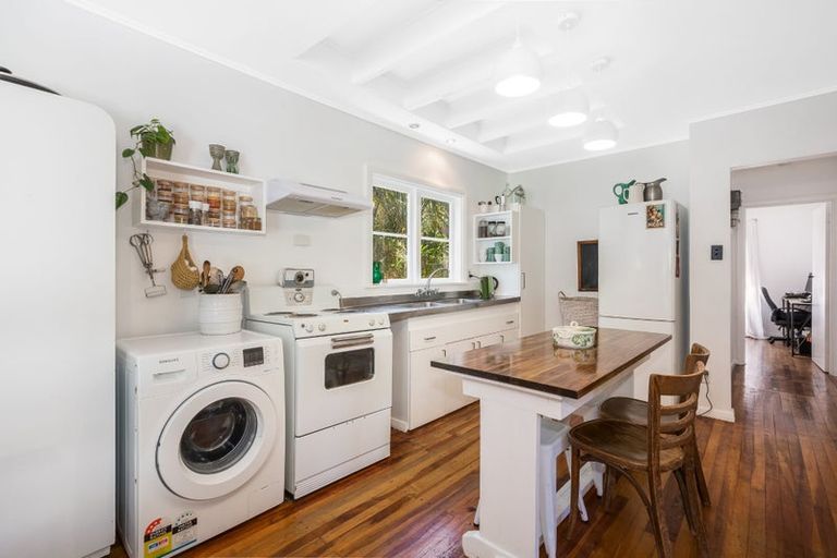 Photo of property in 63 Airlie Road, Plimmerton, Porirua, 5026