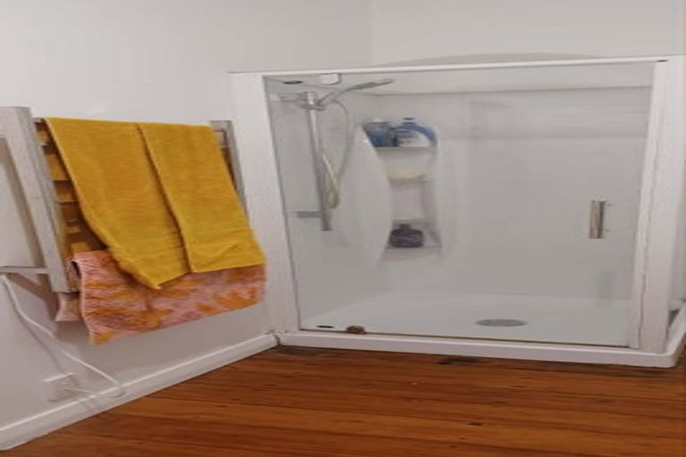 Photo of property in 11 Paisley Terrace, Karori, Wellington, 6012