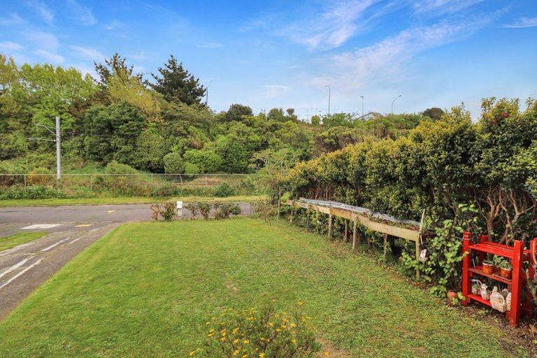 Photo of property in 5 Takatimu Way, Johnsonville, Wellington, 6037