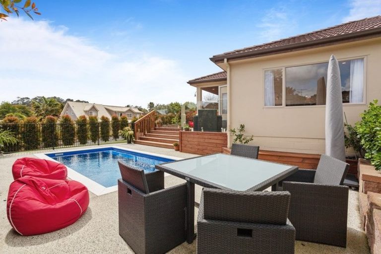 Photo of property in 8 Stonedge Lane, Rosedale, Auckland, 0632