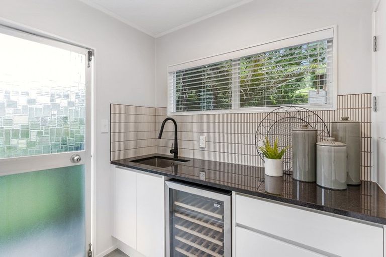 Photo of property in 2/225 Beach Haven Road, Beach Haven, Auckland, 0626