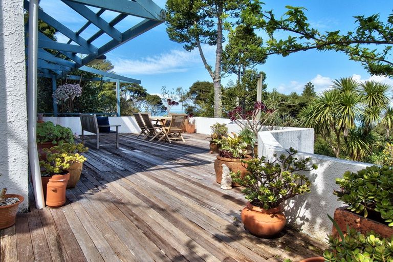 Photo of property in 27 Opou Road, Titirangi, Auckland, 0604