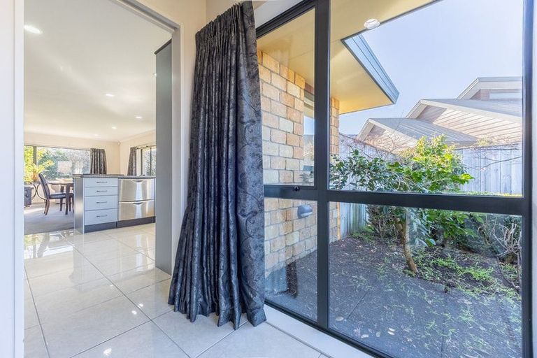 Photo of property in 33 Consort Close, Paraparaumu Beach, Paraparaumu, 5032