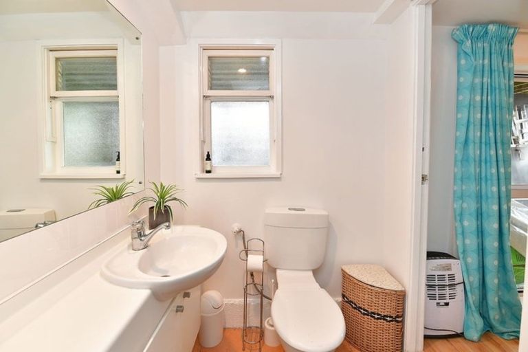 Photo of property in 1/40 Carlisle Road, Browns Bay, Auckland, 0630