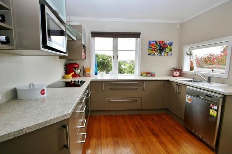 Photo of property in 77 Elliston Crescent, Stanmore Bay, Whangaparaoa, 0932