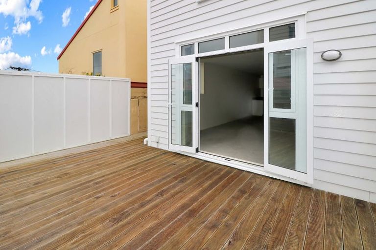 Photo of property in Pirie Street Townhouses, 35/35 Pirie Street, Mount Victoria, Wellington, 6011