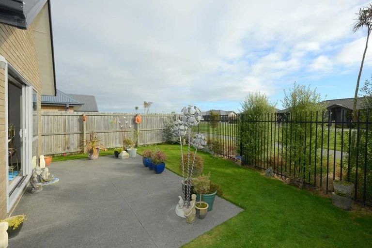 Photo of property in 11 Dunaverty Place, Broomfield, Christchurch, 8042