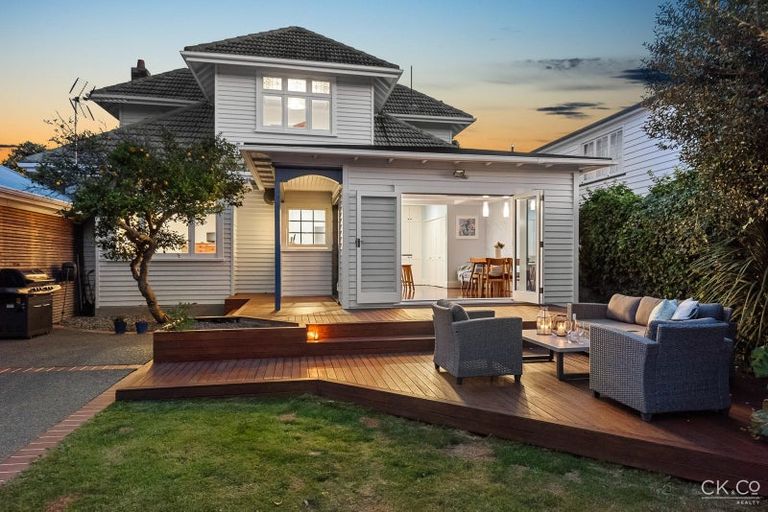 Photo of property in 17 Saint Albans Grove, Woburn, Lower Hutt, 5010