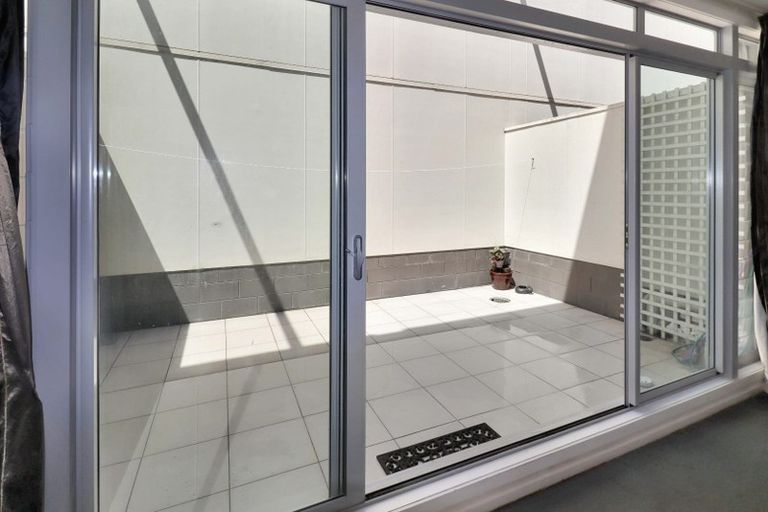 Photo of property in Las Olas De Cuba, 4/35 Torrens Terrace, Mount Cook, Wellington, 6011