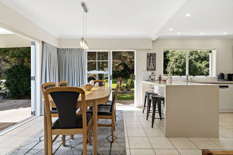 Photo of property in 286 Muriwai Valley Road, Muriwai, Waimauku, 0881