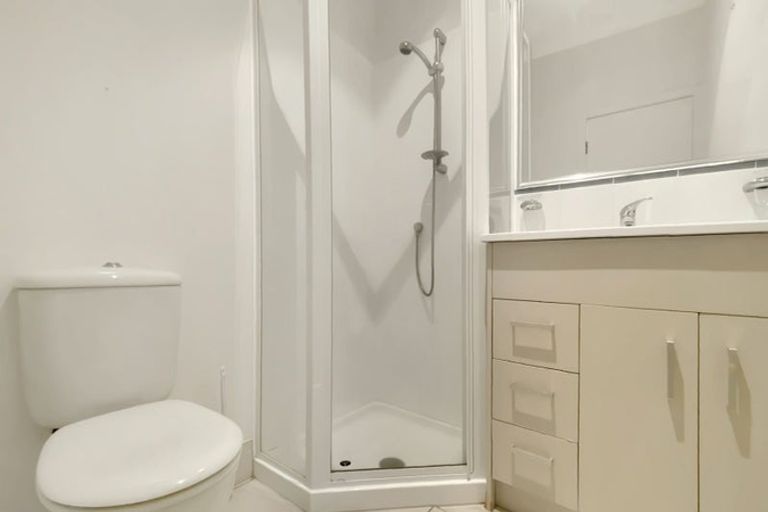 Photo of property in 11a Clearwater Cove, West Harbour, Auckland, 0618